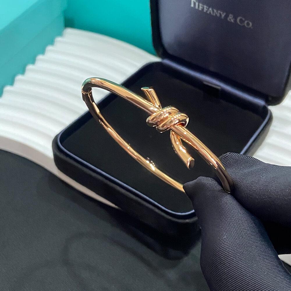 T*f*ny Knot Wire Bangle