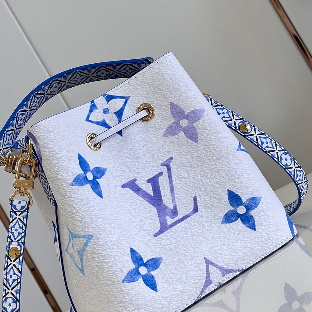 LV By the Pool NEONOE BB