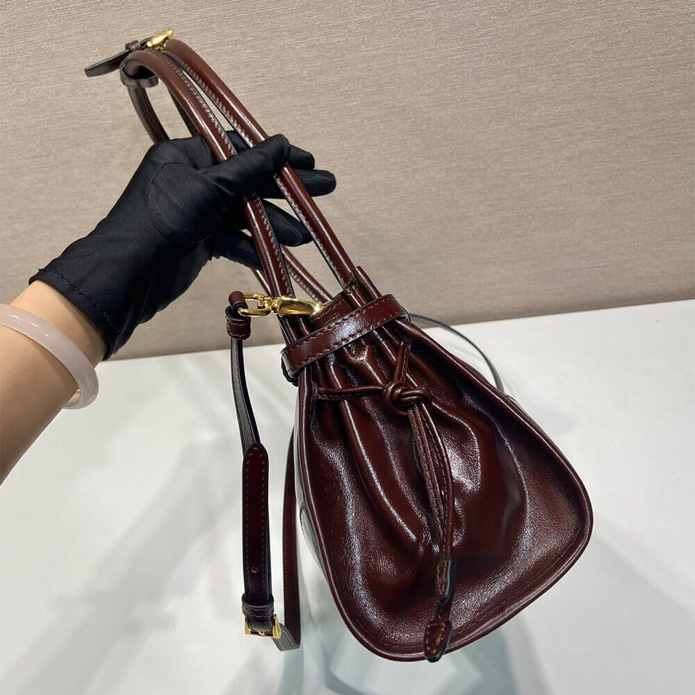Pra*a medium leather handbag(HIGH-END GRADE)