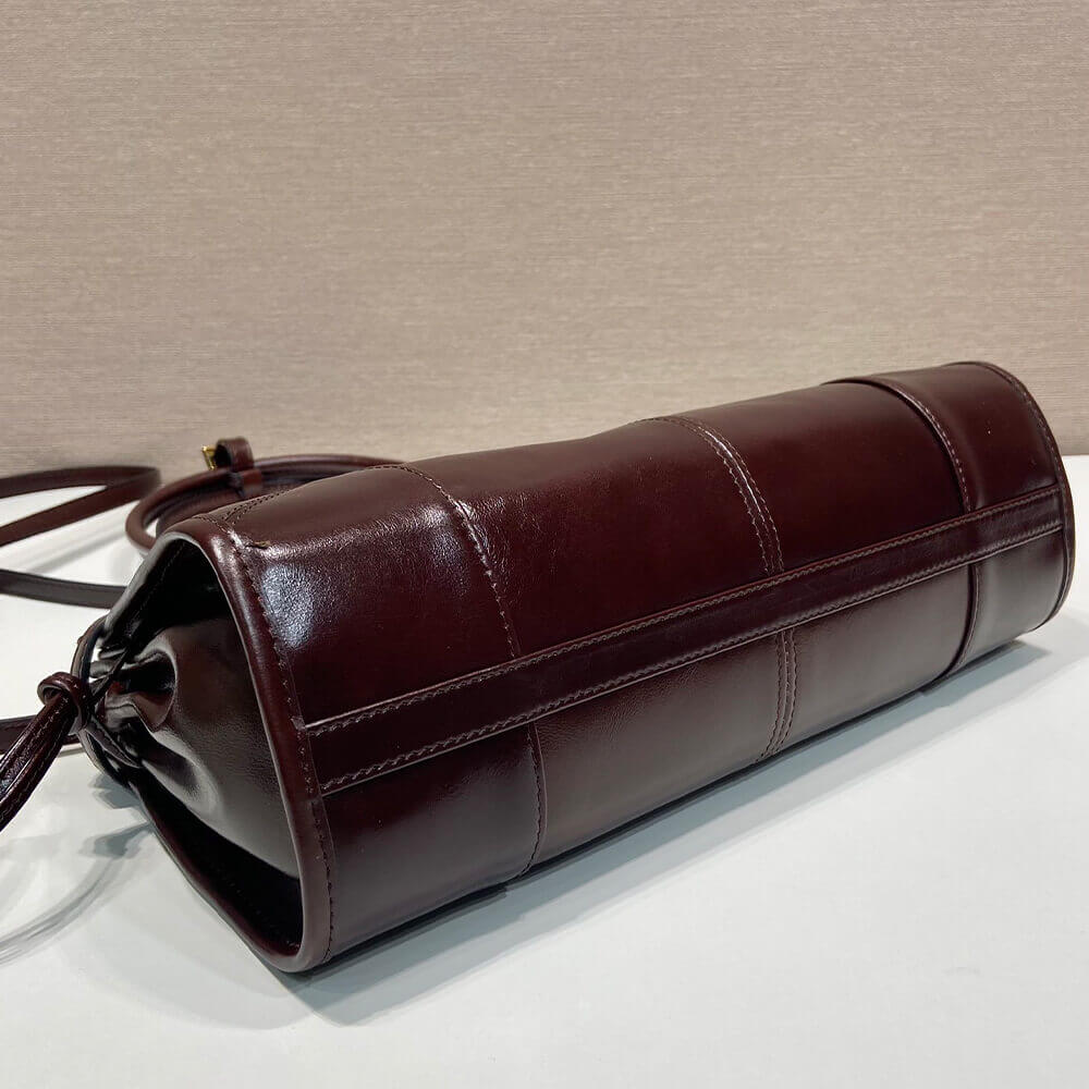 Pra*a medium leather handbag(HIGH-END GRADE)