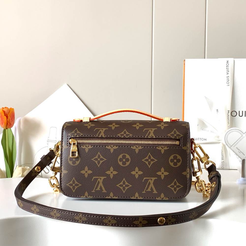 LV Pochette Métis East West