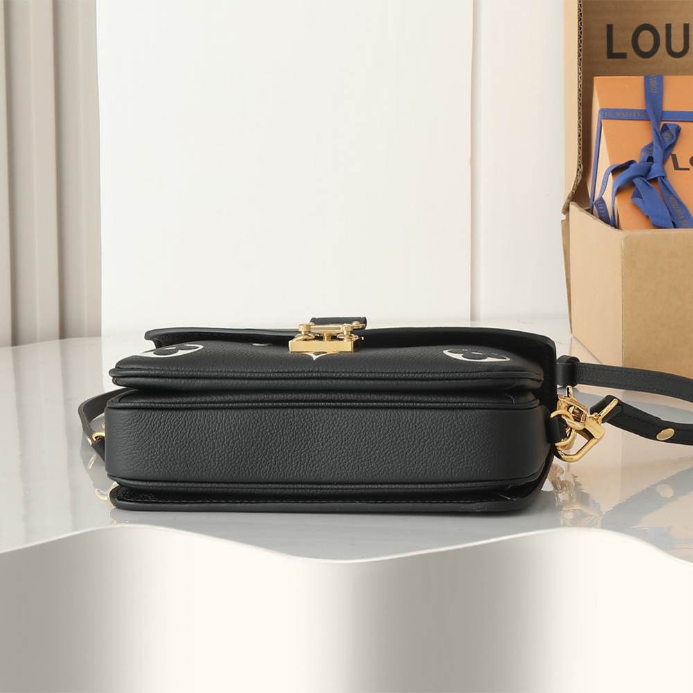 LV Pochette Métis East West