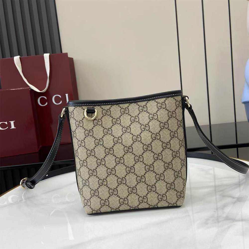 GG Emblem nano bucket bag