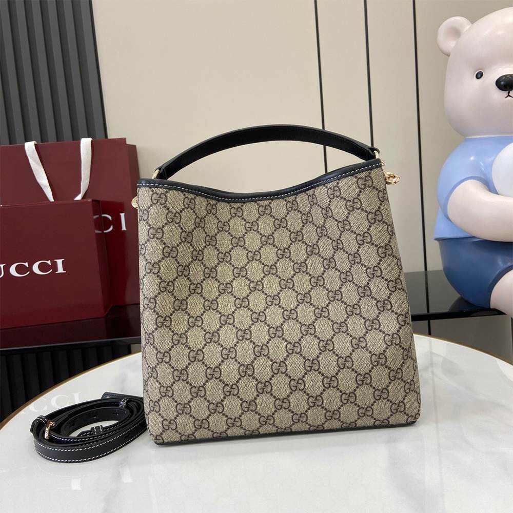 GG Emblem medium bucket bag