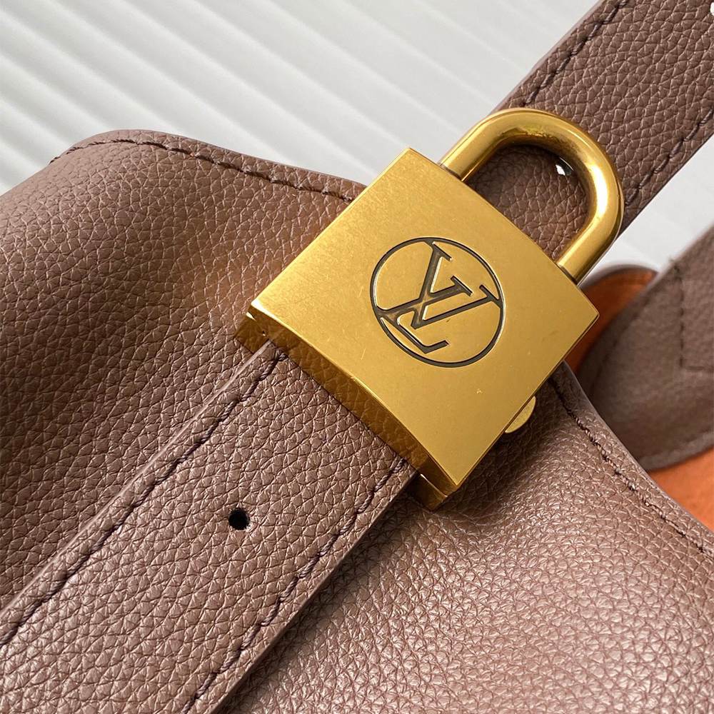 LV Low Key Hobo MM