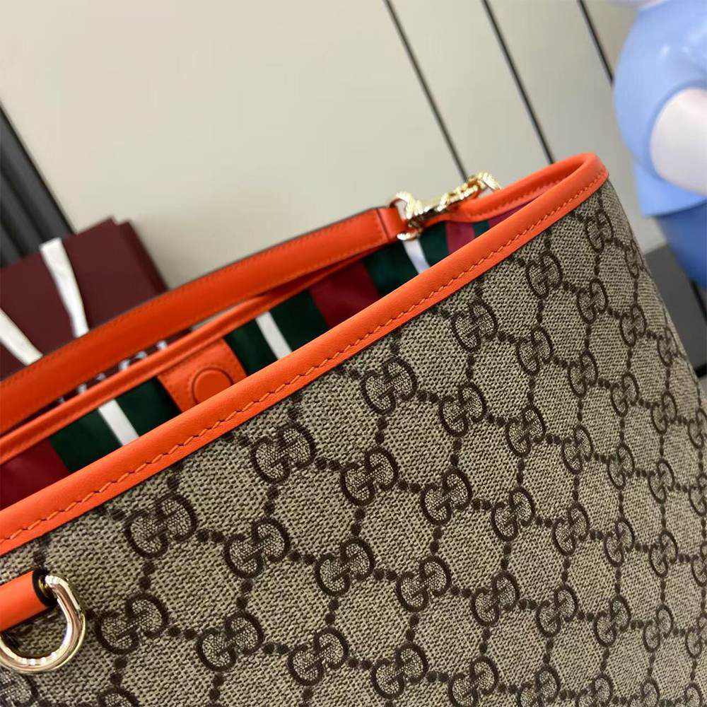 GG Emblem medium bucket bag