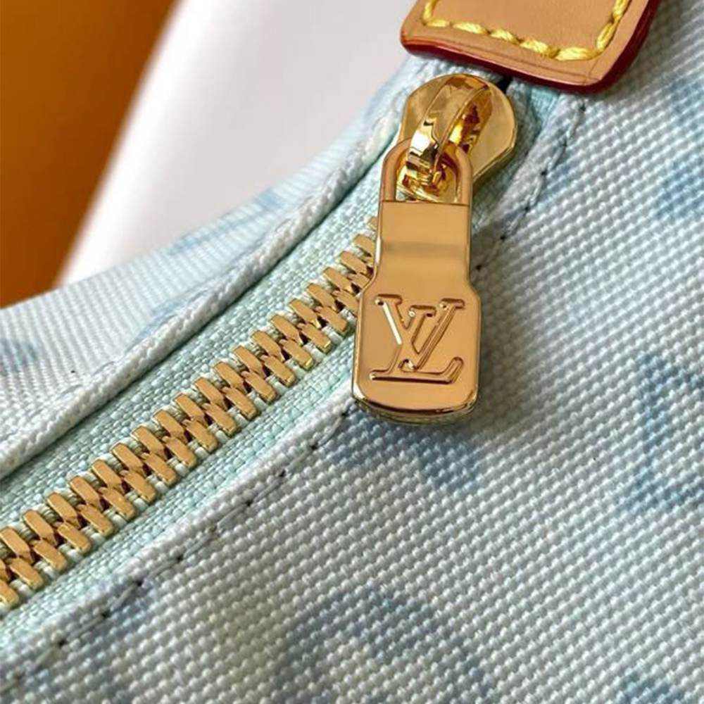 LV Pochette Hills