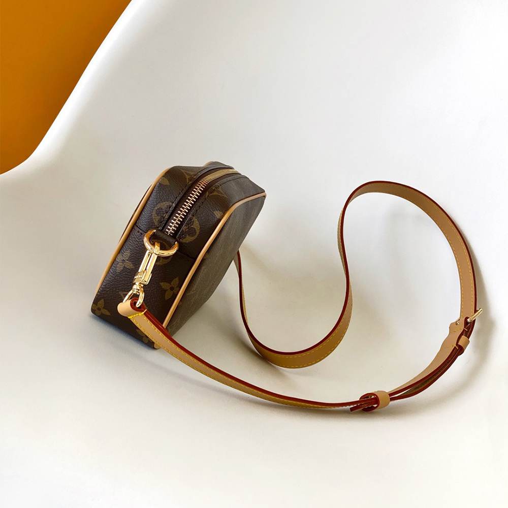 LV Trocadéro Wearable Wallet