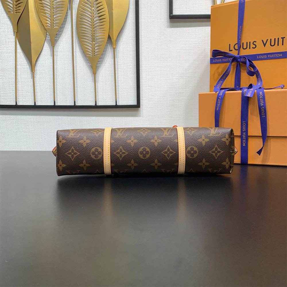 LV Squire East West(TAX-FREE Grade)
