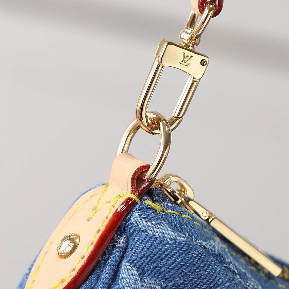 LV Pochette Valley