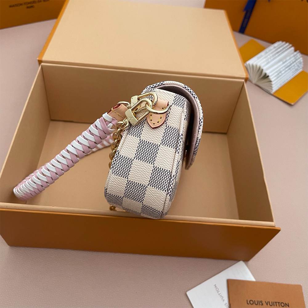 LV Wallet On Chain Ivy